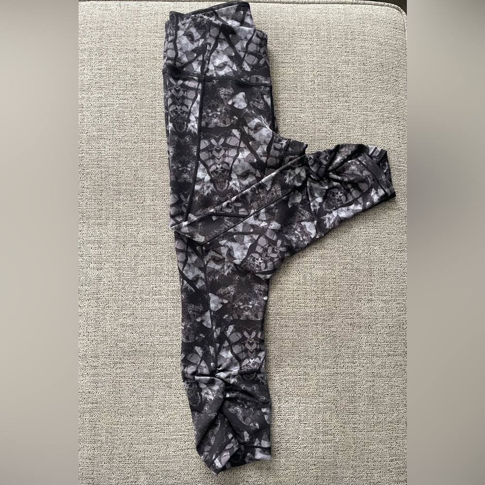 CALIA by Carrie Underwood Women’s Gray Patterned Leggings - Picture 9 of 10